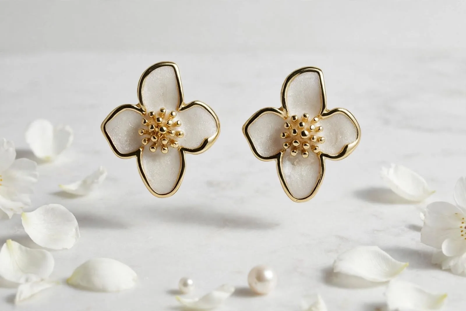 Arete Flor 4 Pétalos Nácar